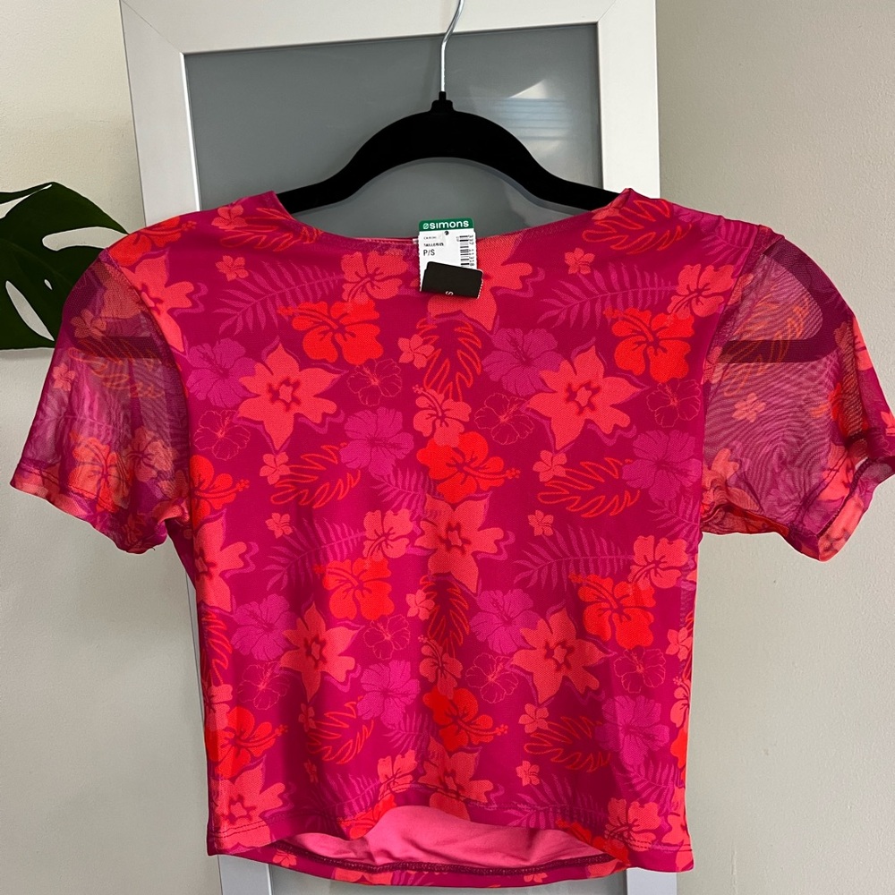 NWT Simon’s Pink Floral Crop Top